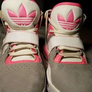 Adidas Roundhouse Women Higtop Tennis Shoes